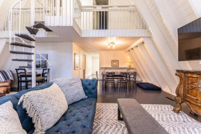 Steps to the Beach! 3rd Row Ocean Surfers Bungalow PET FRIENDLY 3 Bedroom 2 Bathroom